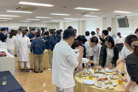 2023年末マルエス恒例のお楽しみ慰労昼食会の様子